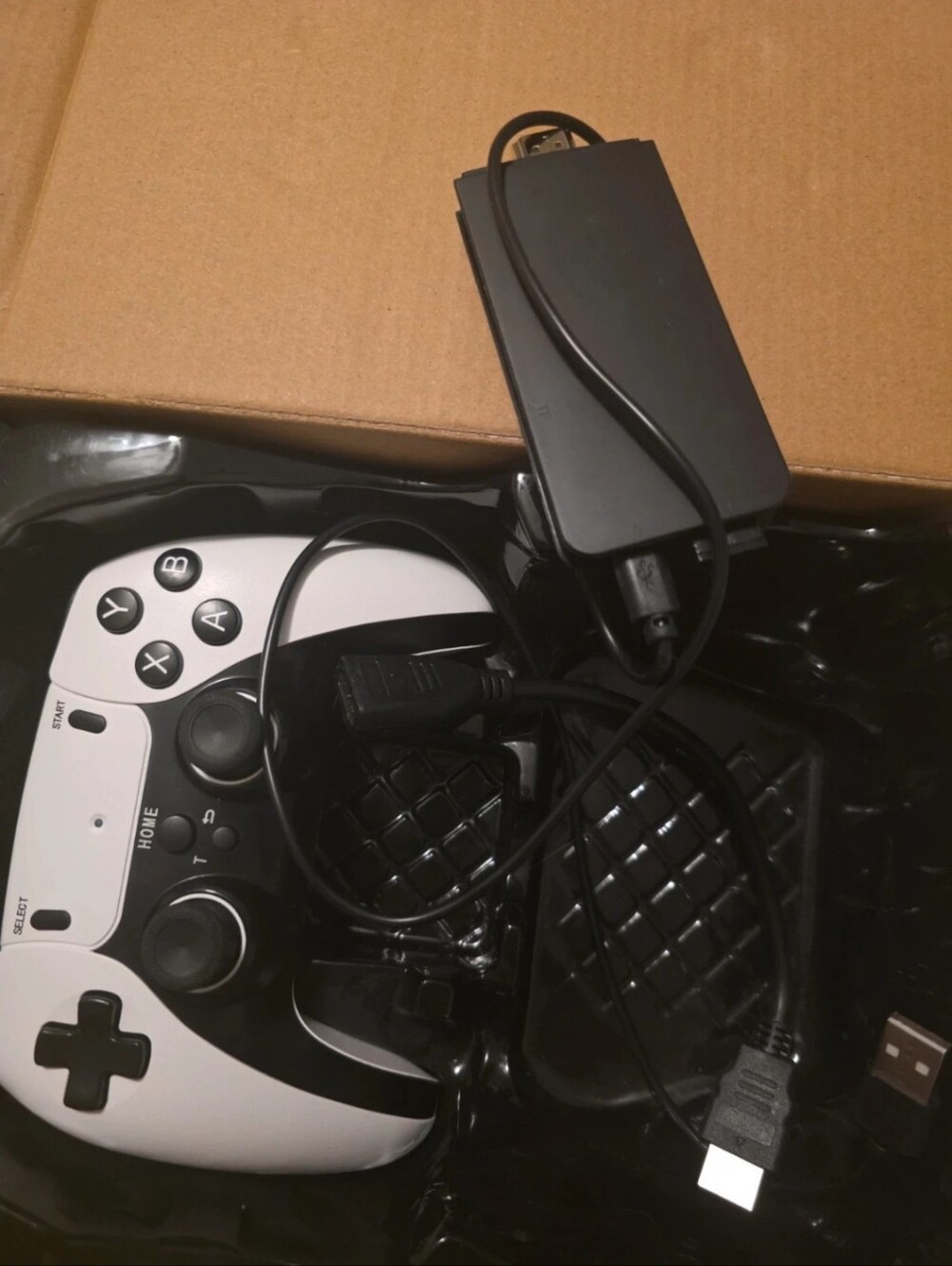 Wireless Game Controller - White - Picture 2 of 2